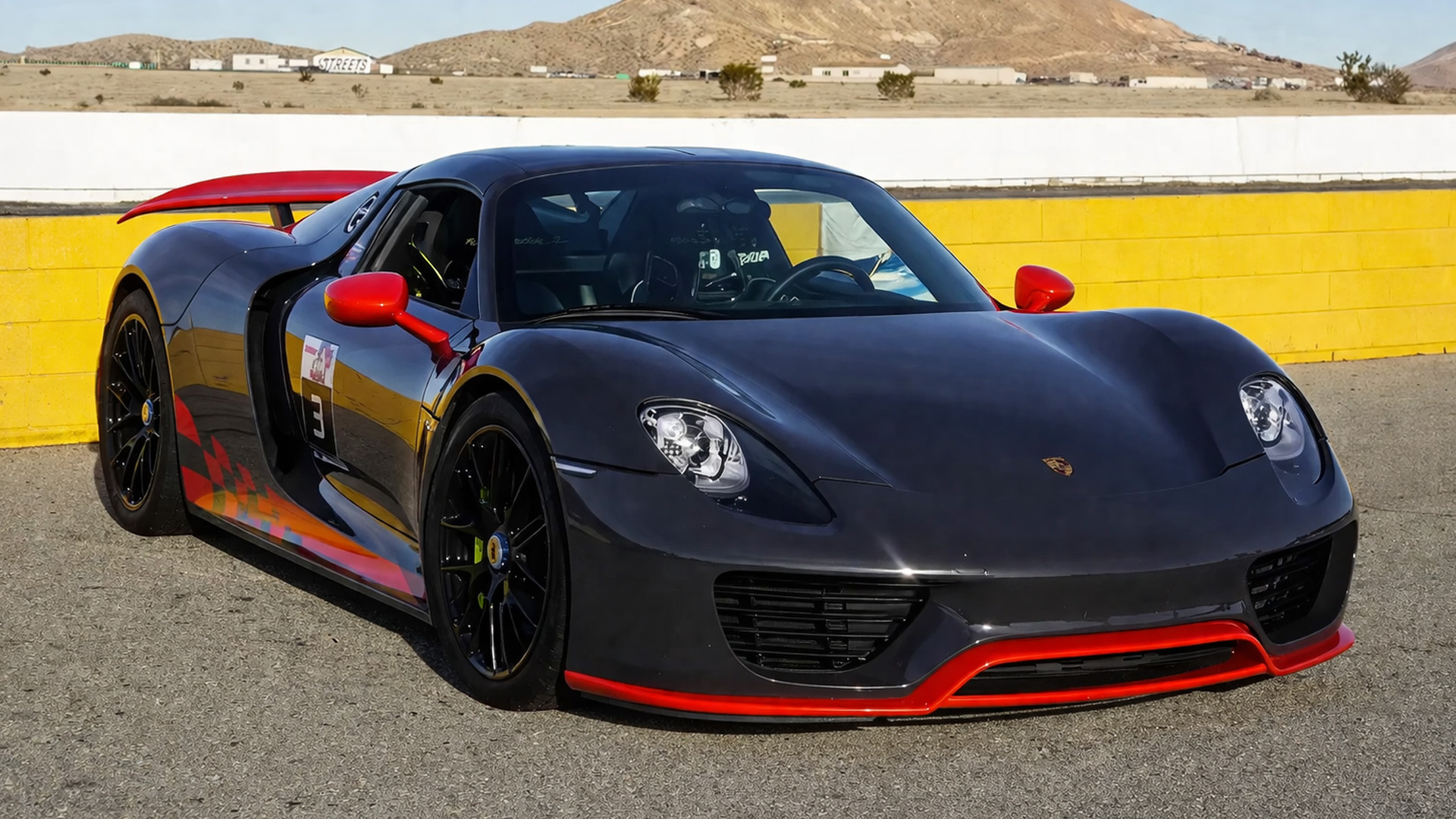 Porsche 918 Spyder track ready at desert raceway