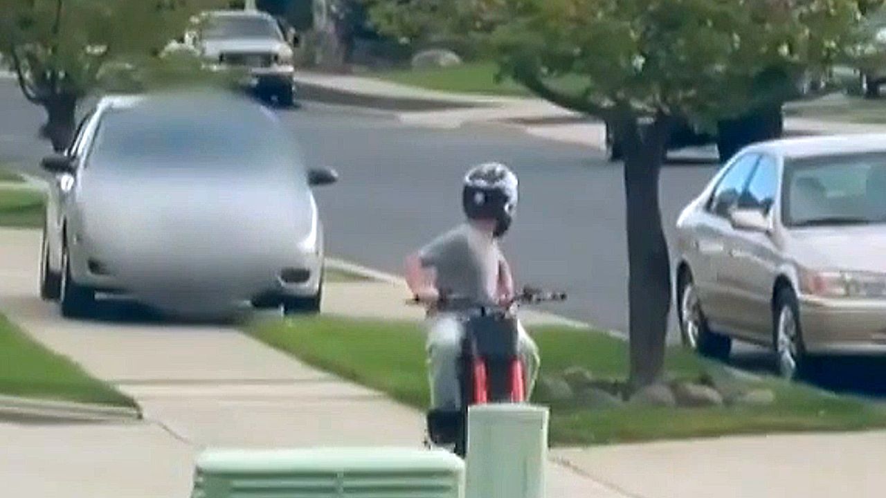 Strafe Kind Auf Motorrad