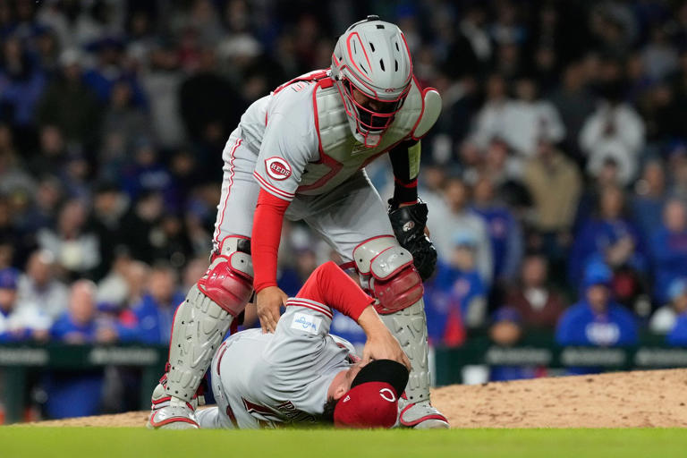 Reds closer Emilio Pagán carted off with an apparent left hamstring ...