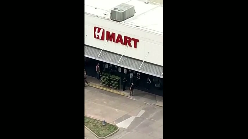 2 dead, 3 injured after gunman opens fire at mall