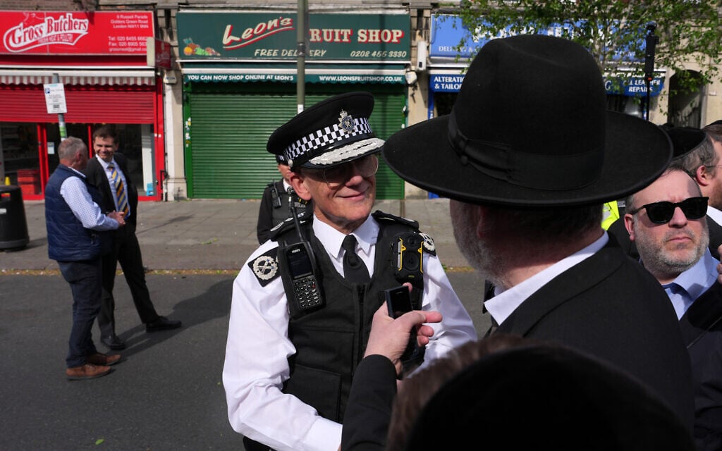 London cops announce new unit to protect Jews amid surging antisemitic ...