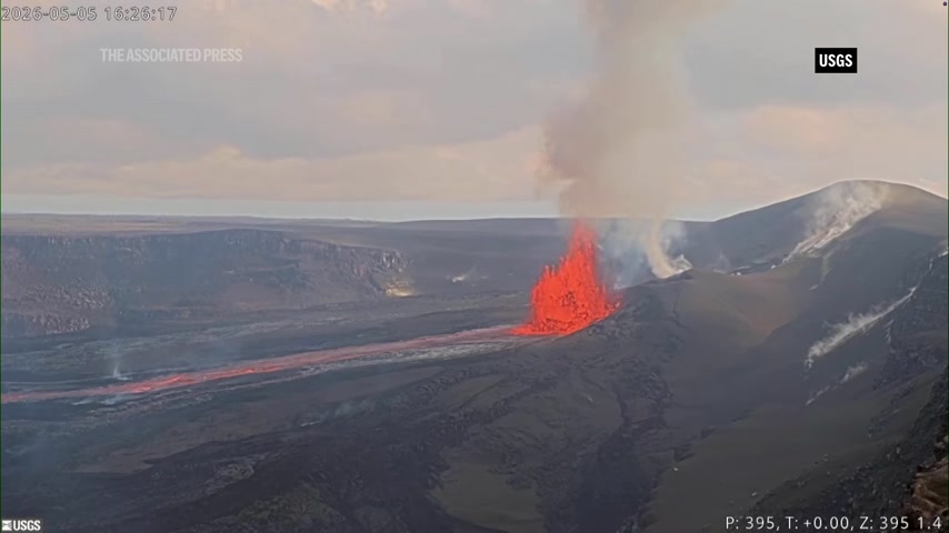 Fountain of lava bubbles up inside Hawaii's Kilauea volcano