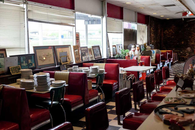 Defunct diner chain's last Pig Stand-ing gets its historic San Antonio ...
