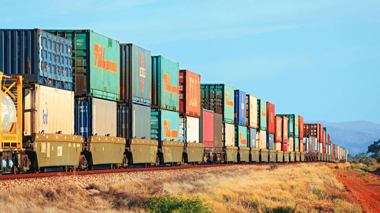 Cancellation 'disaster' for business that expected Inland Rail for 25 years