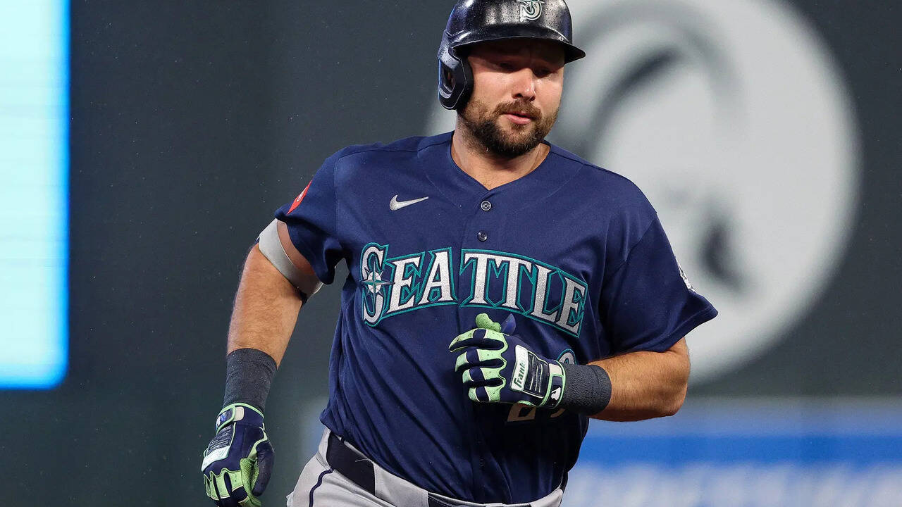 Mariners' Cal Raleigh returns to starting lineup after injury
