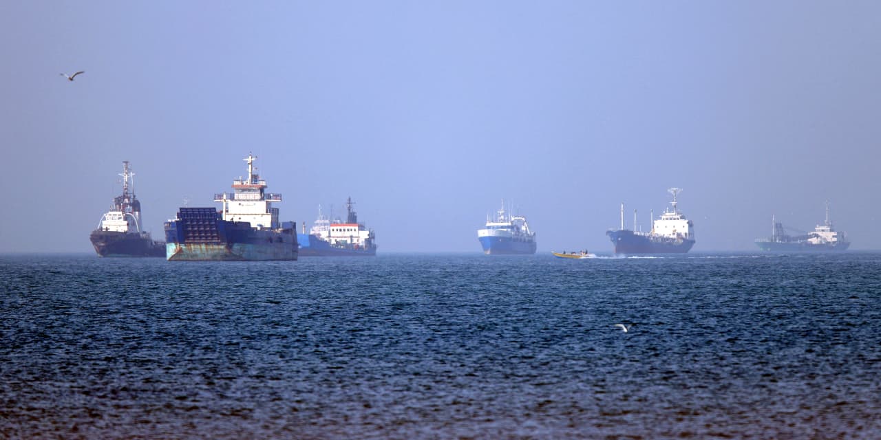 Oil futures fall 8% on report US and Iran are in talks on memo to end ...