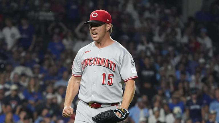 Reds closer Emilio Pagán carted off field with scary injury vs. Cubs