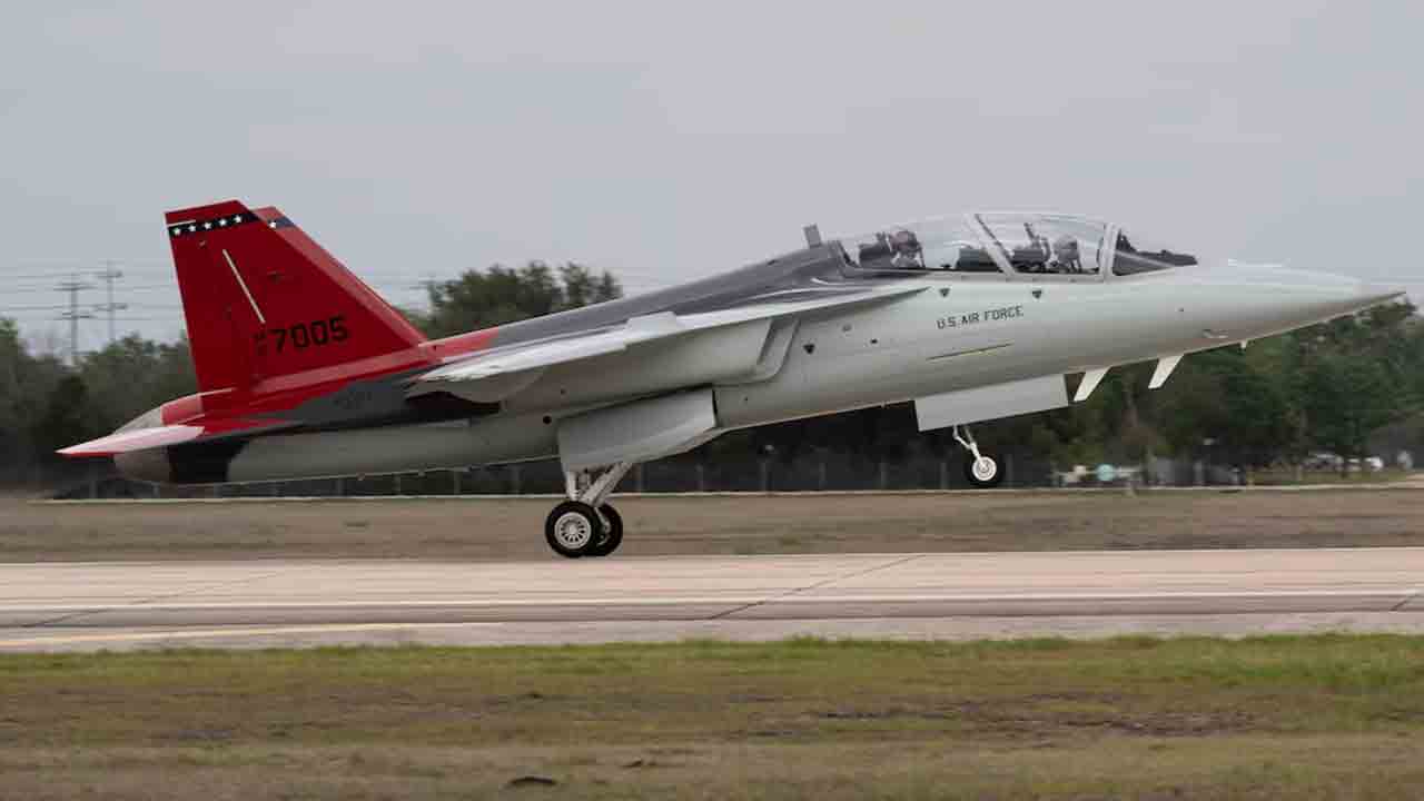 USA genehmigen Produktion des T-7A Red Hawk als Ersatz für den ...