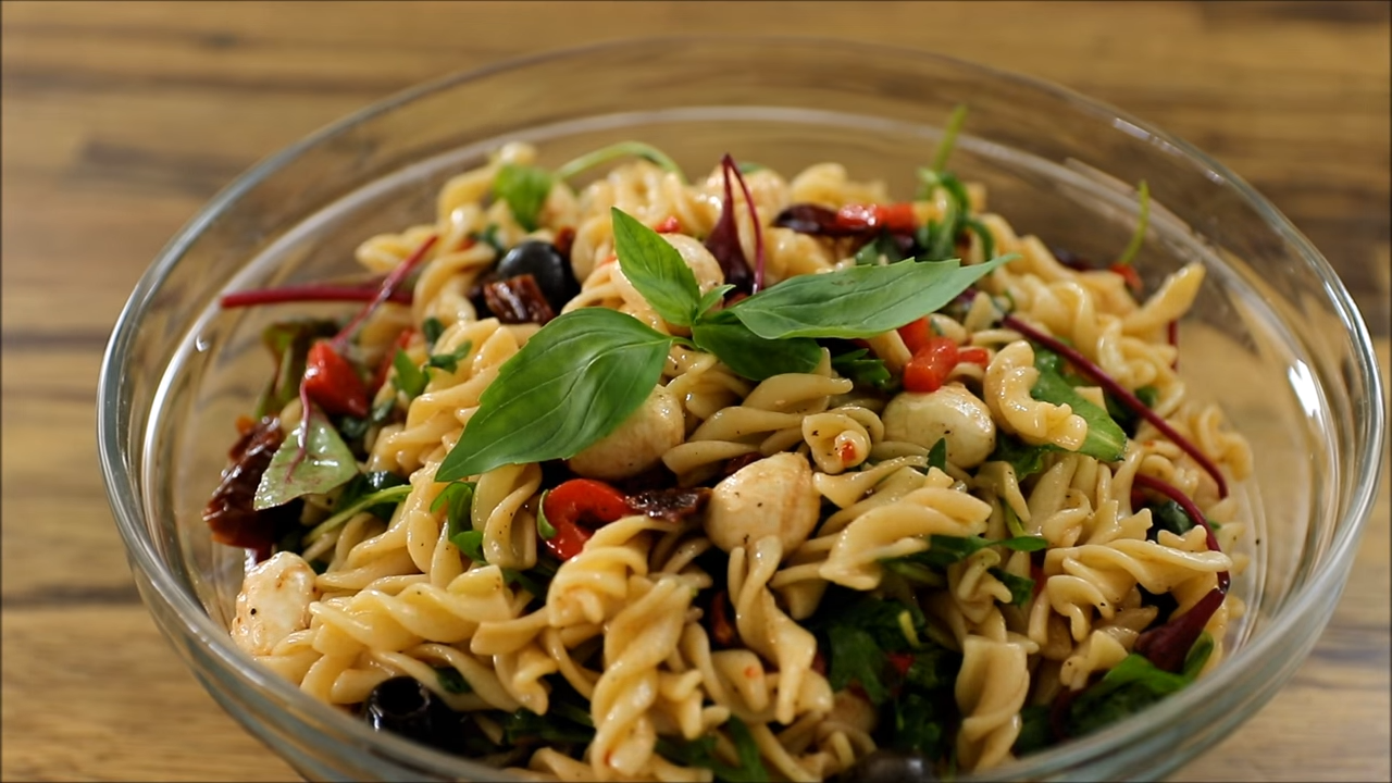 Stop making boring pasta salad, this easy version has real flavor