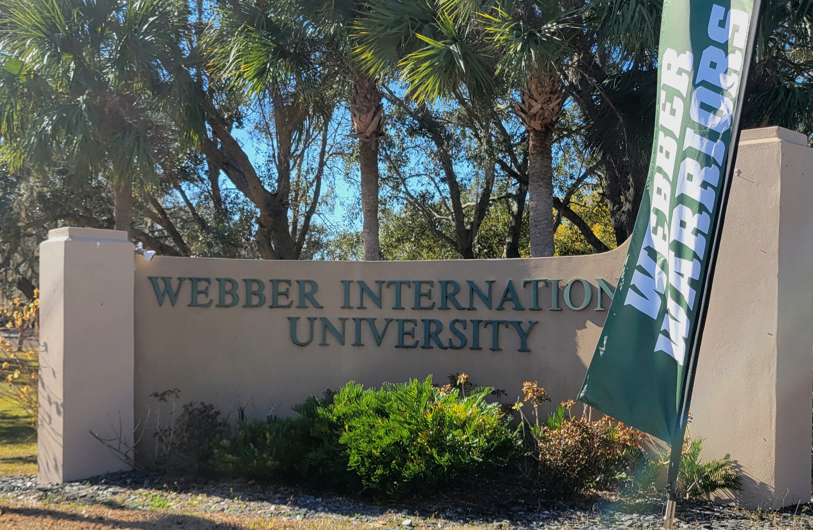 Webber honors AdventHealth Lake Wales CEO at commencement event