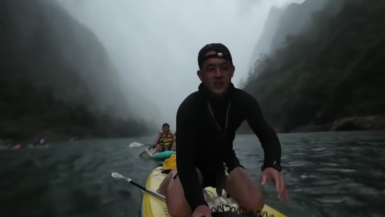Sudden storm hits paddleboard tour on Hongshui River in Guangxi, China