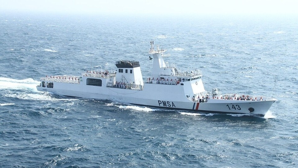 Pak Navy helps Indian cargo ship: আটকে পড়া ভারতগামী জাহাজকে সাহায্য ...