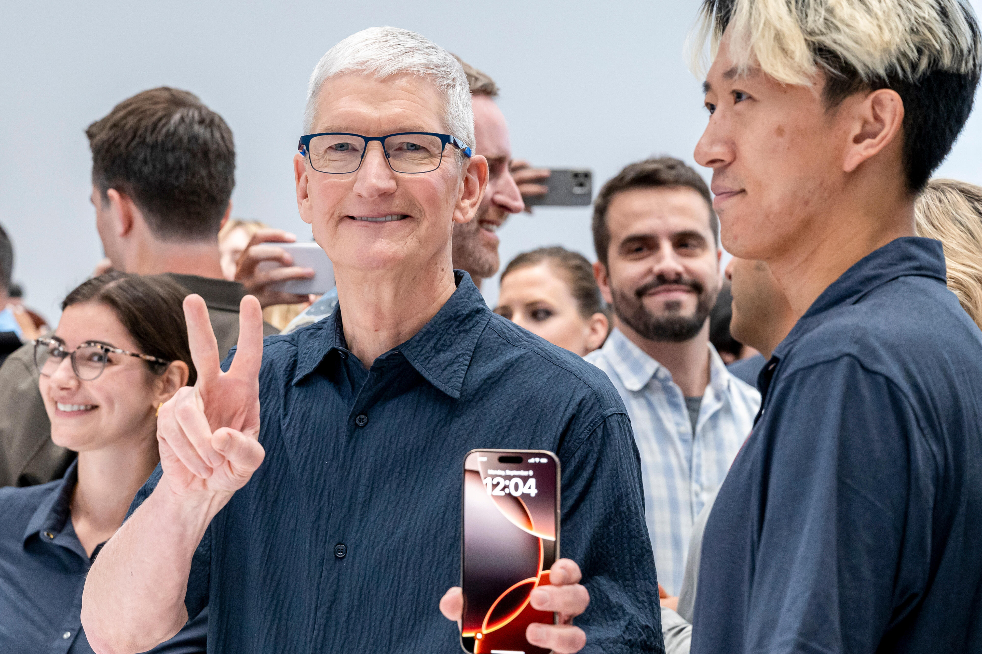 Apple will pay $250M to settle allegations it misled iPhone buyers about AI