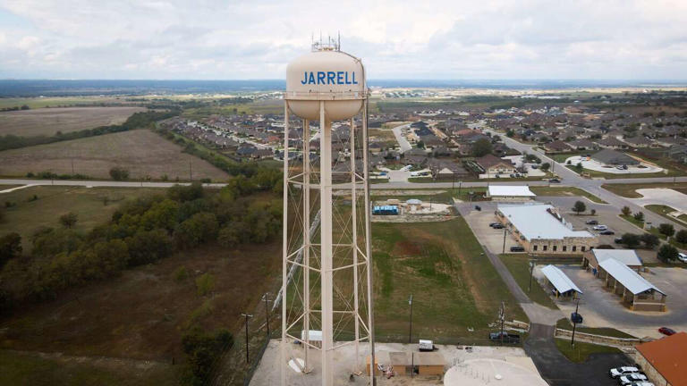H-E-B rival cashes in on tiny Texas town, launches first major grocery ...