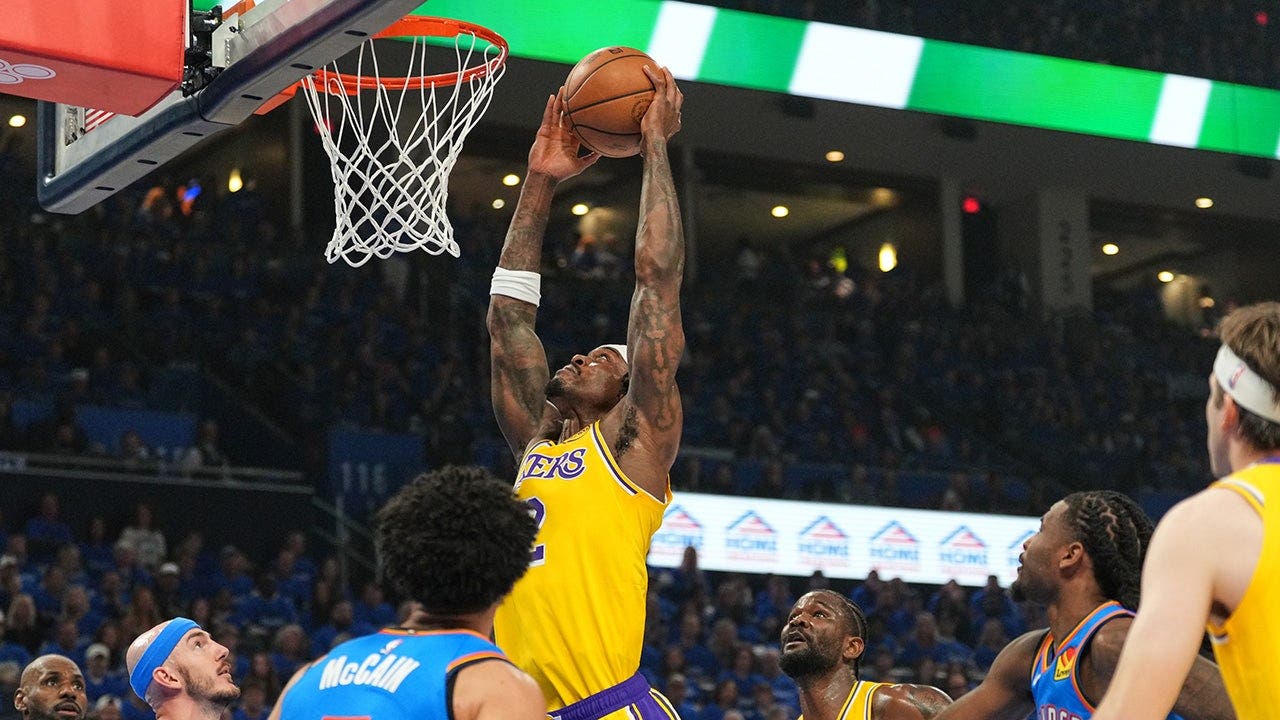 Lakers player suffers gruesome pinkie injury in Game 1 loss to Thunder