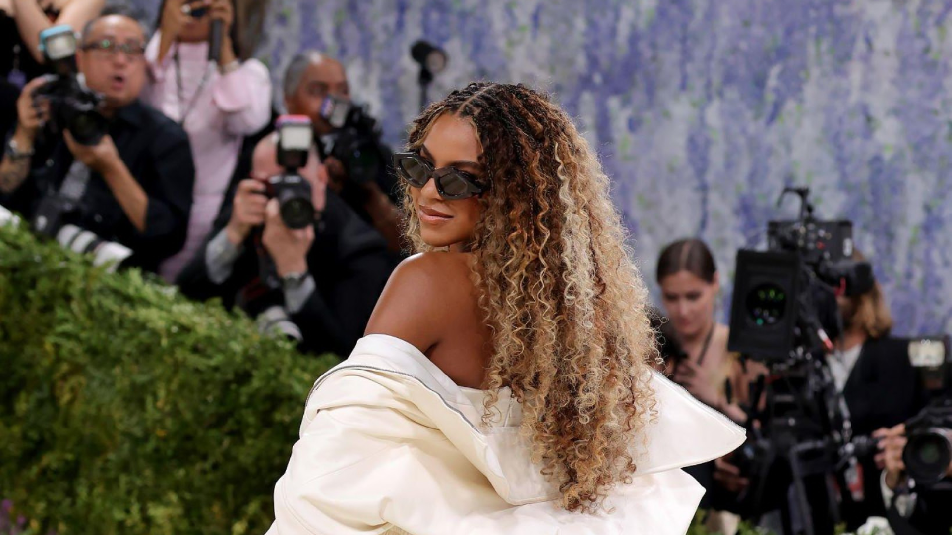 10 photos of Blue Ivy Carter stunning in $4,900 Jimmy Choo heels at Met ...