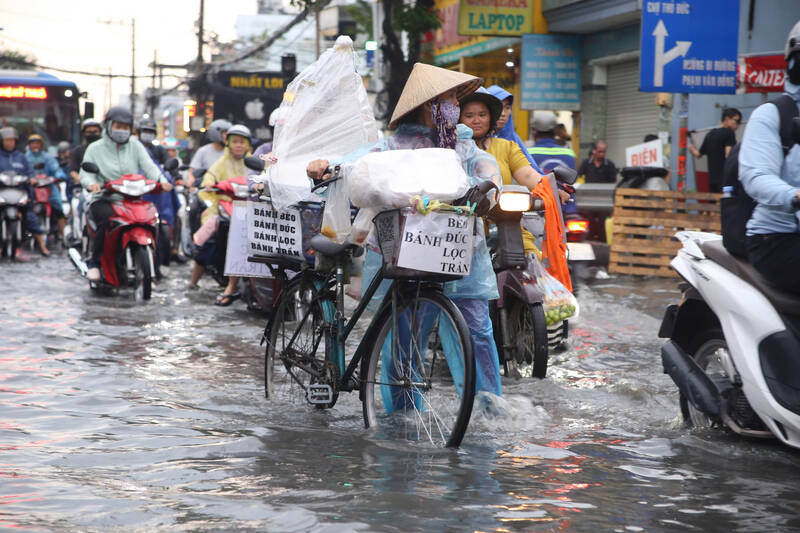 Dự báo mưa dông diện rộng vào chiều tối ở Nam Bộ những ngày tới