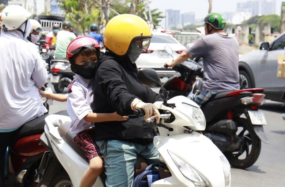 Nhiều trường học ở TPHCM tạm dừng ăn bán trú