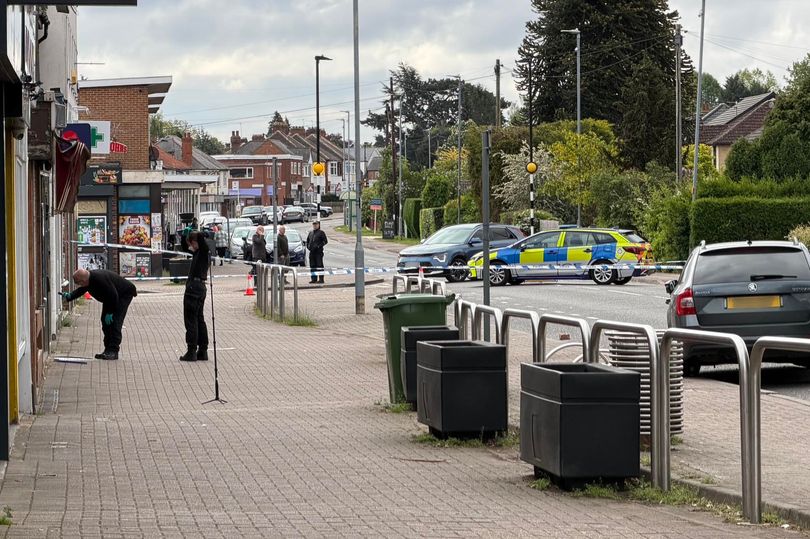 Police car attacked and items thrown from car after attempted cash ...