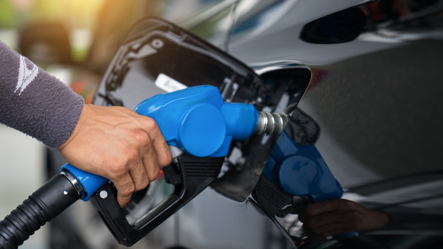 US gas prices top $4.50 as Middle East disruptions fuel summer surge fears