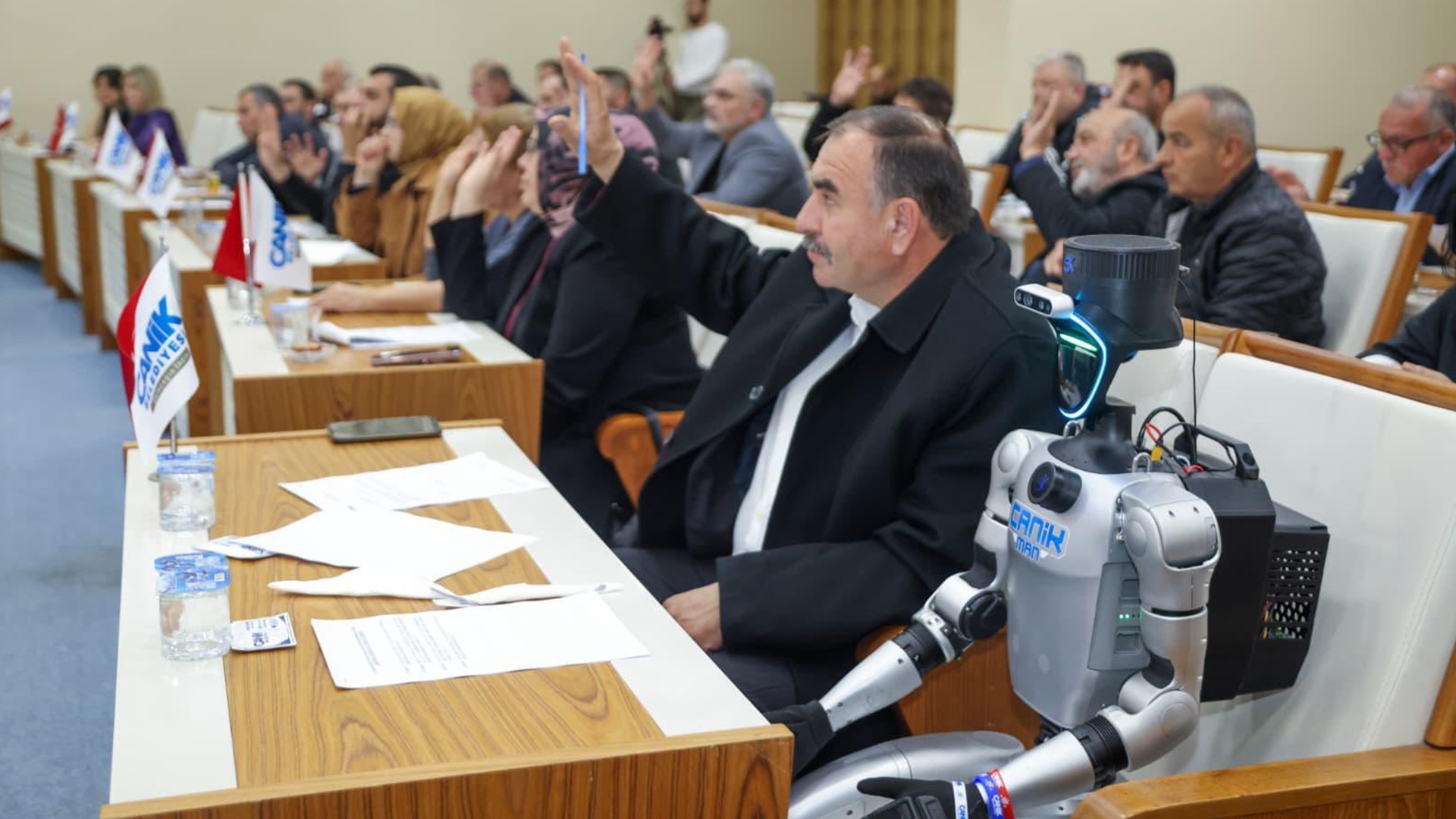 Canikman: Turkey’s first humanoid robot attends local government meeting