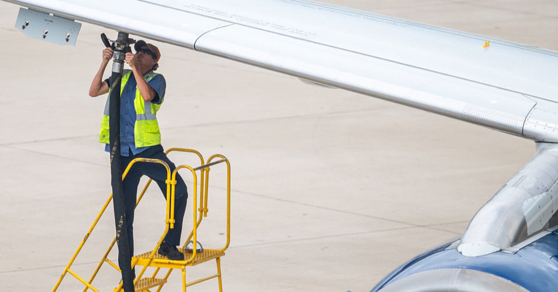 Airlines spent 56.4% more on jet fuel in month after Iran war started ...