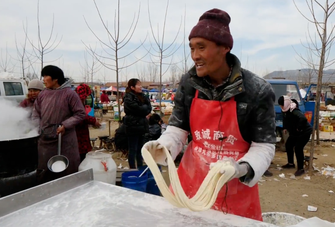 Sudden online fame drives Chinese noodle seller to breaking point