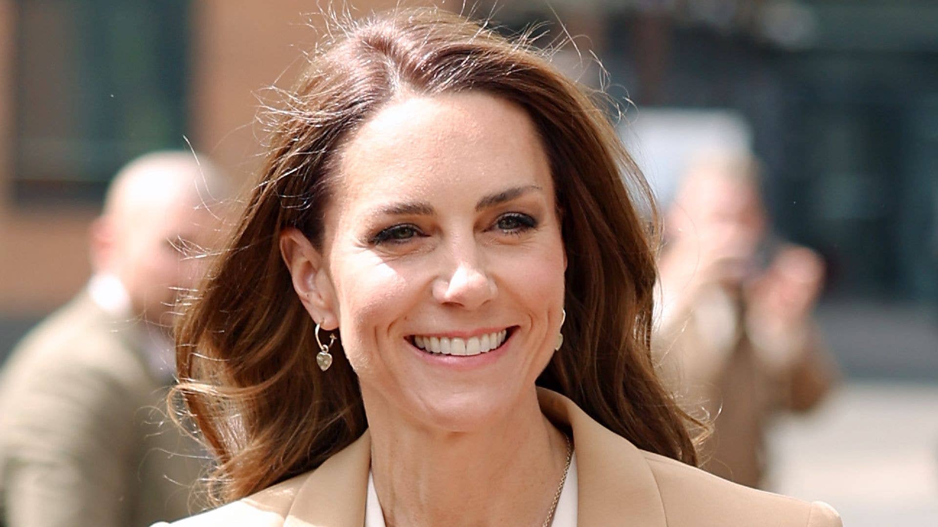 Princess Kate levels up her golden Roland Mouret suit with a sweet nod ...