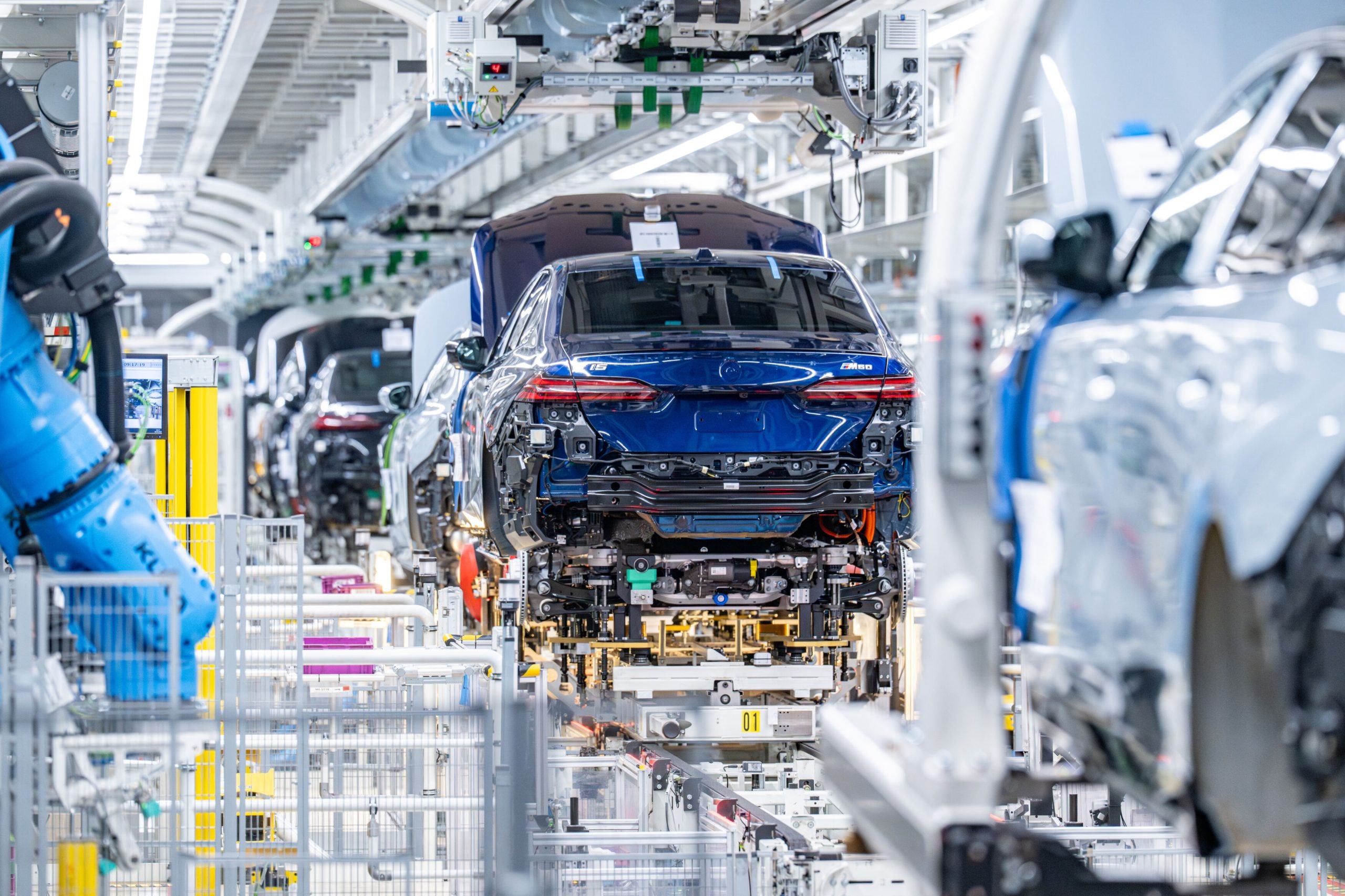 BMW profit down by a quarter in Q1