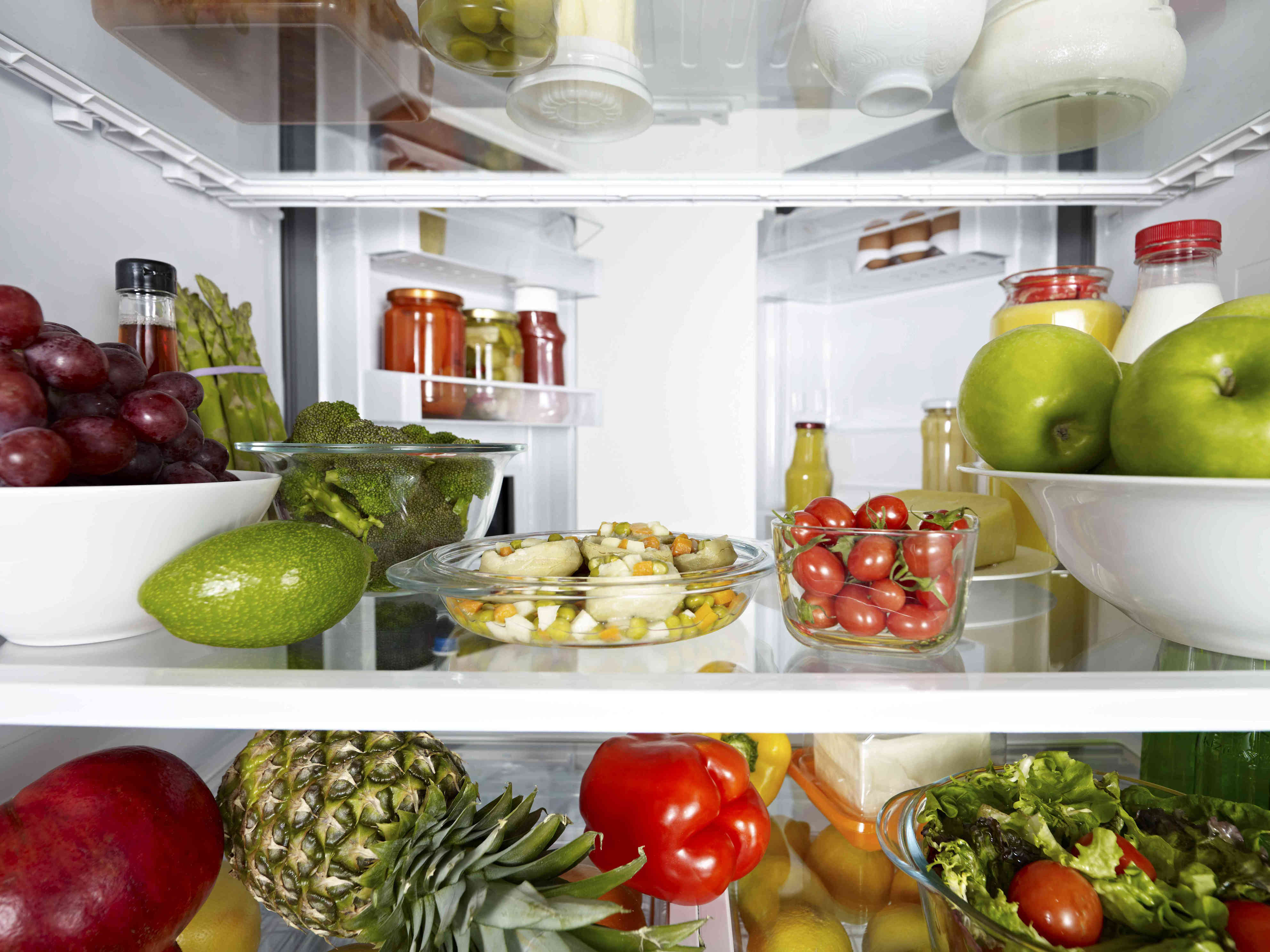 10 habits of people who always have a clean fridge