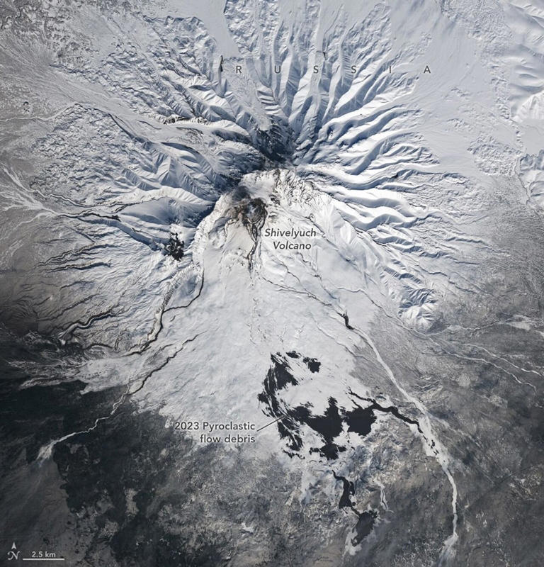 し*ち様 Volcanic  Landsat 9 captures Russia's restless Shiveluch volcano mid-eruption