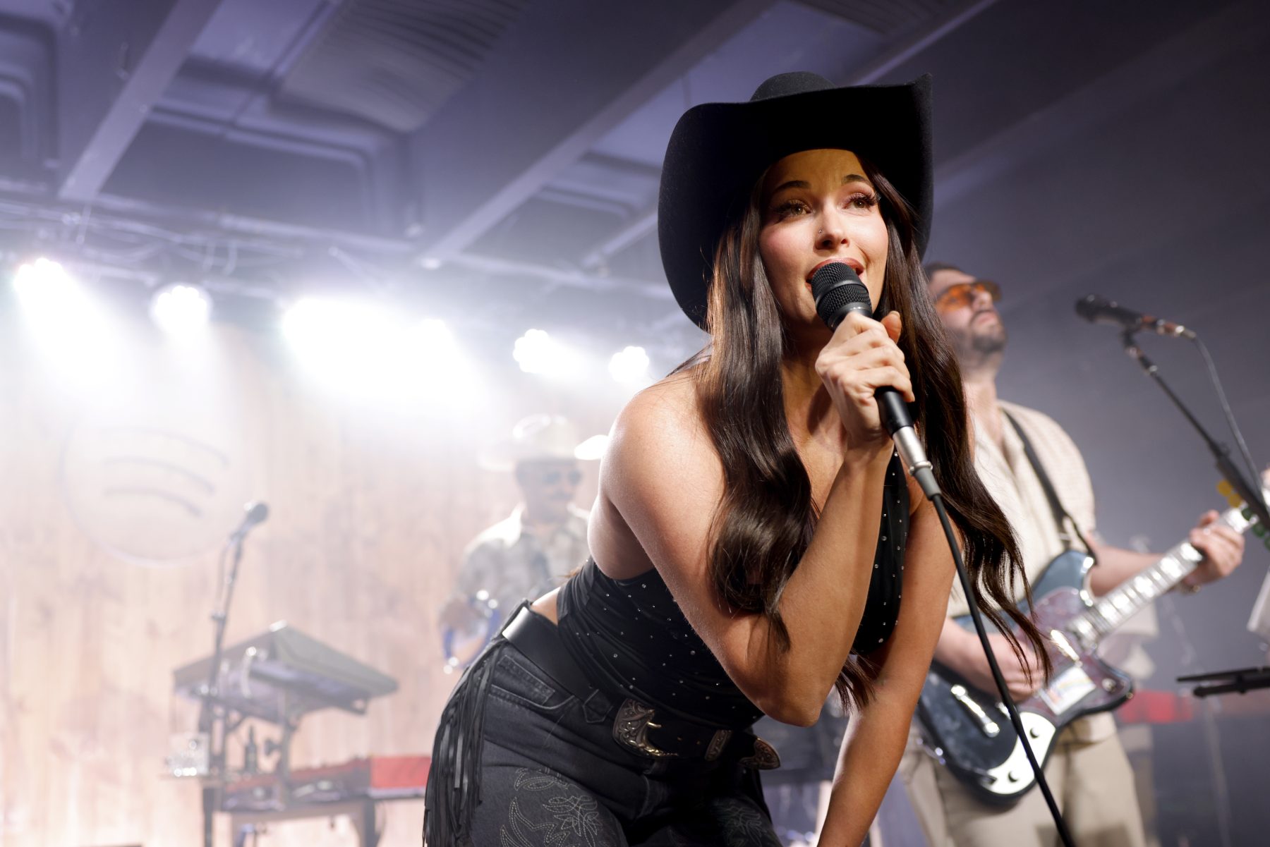 Kacey Musgraves Sings 'Tu Solo Tu' With Mariachi Brothers Detained by ICE