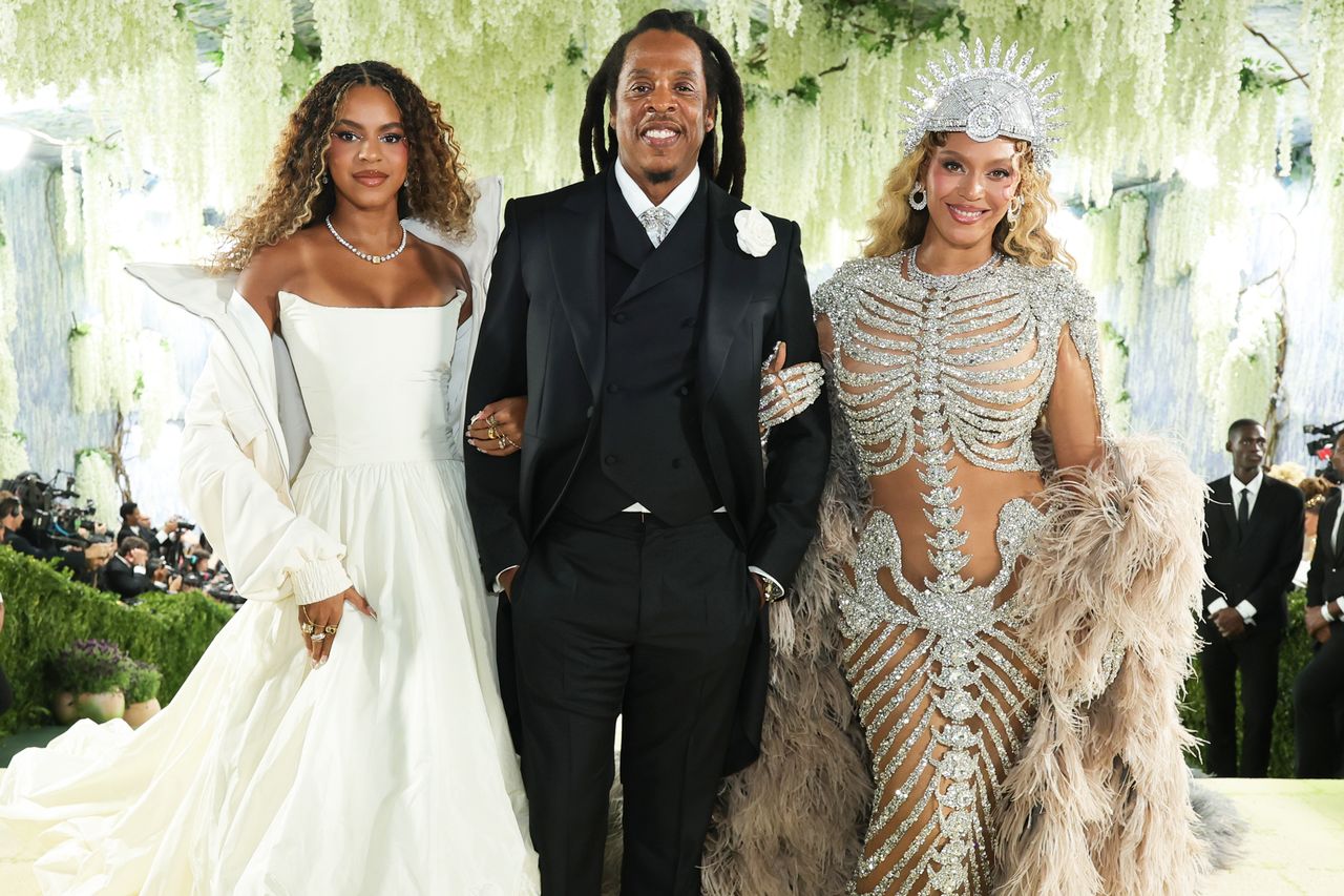 Beyonc was tapping Blue Ivy with tears in her eyes when Stevie Nicks  performed at the Met Gala, says Hugh Jackman