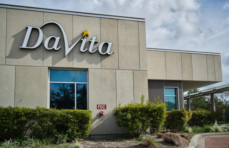 DaVita at an all-time high after Q1 beat, guidance hike