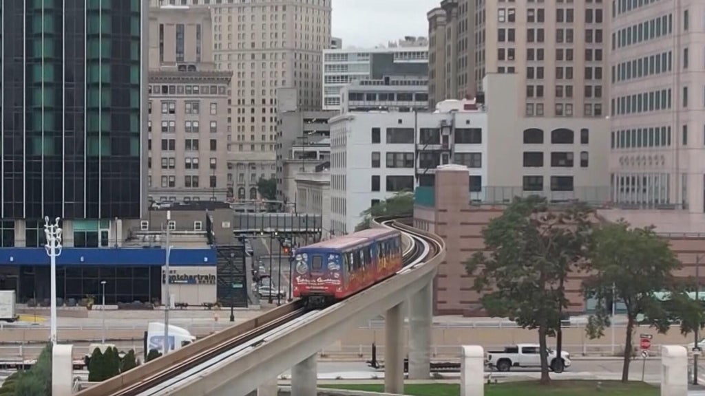 Detroit People Mover public transit resumes service downtown