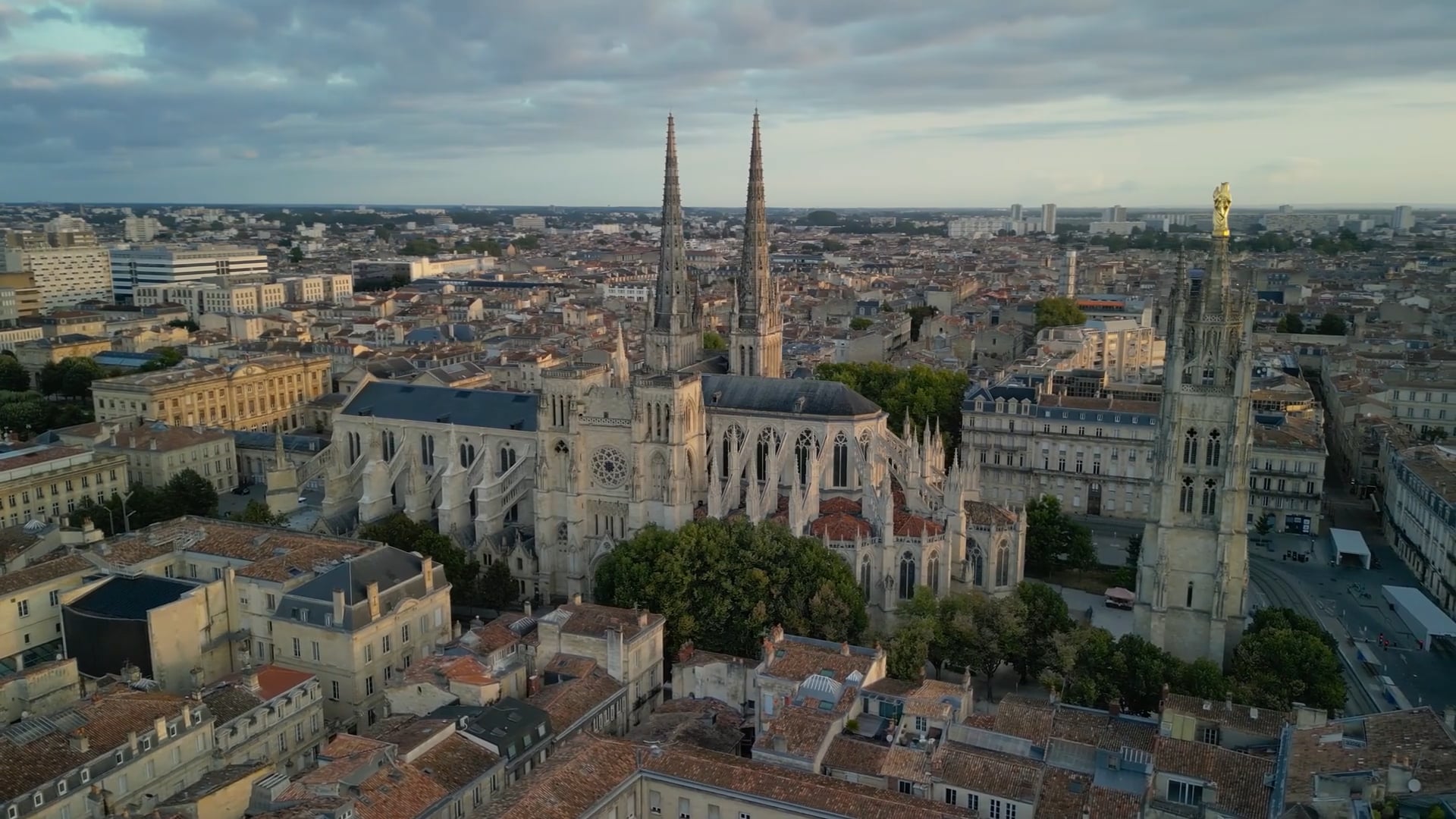 Bordeaux: Drone tours the hub of the famous French wine region