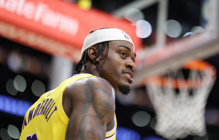 Gruesome Lakers injury led to most horrified reaction from Thunder bench