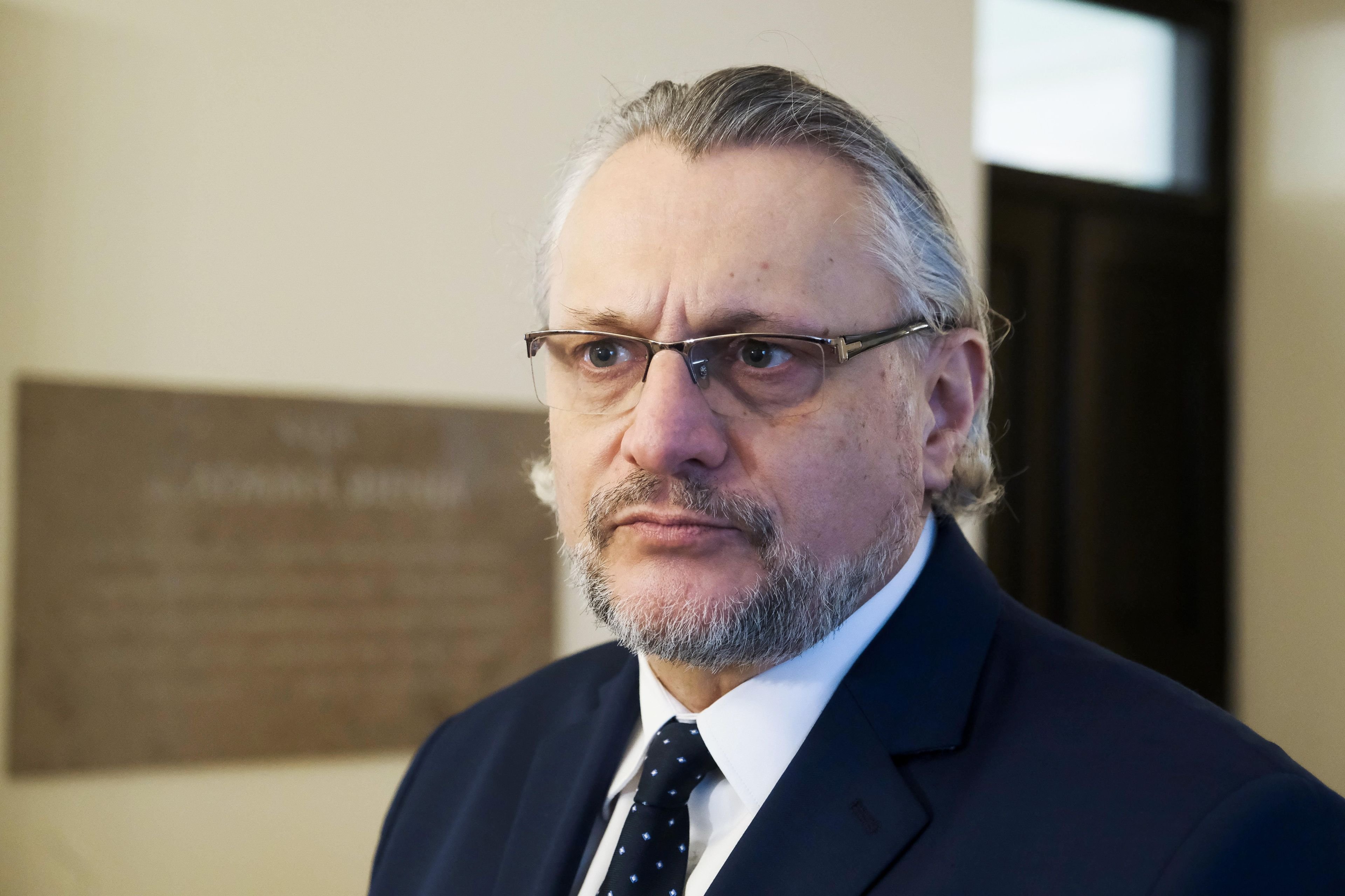 NFZ nałożył karę na szpital po zabiegu syna senatora KO Tomasza Lenza