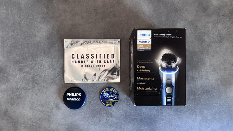 The Philips Norelco i9000 Prestige Ultra Night & Day edition is the ...