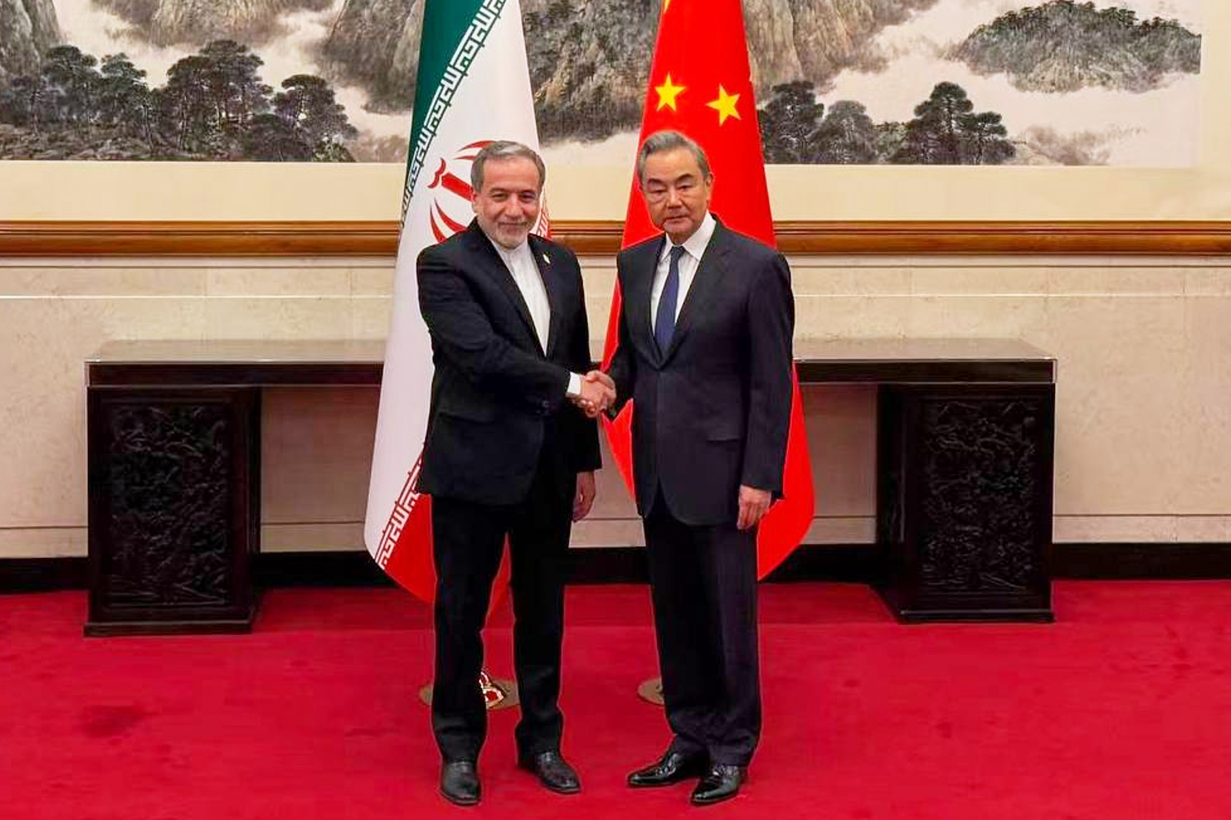 Wang and Abbas Pose for Photo