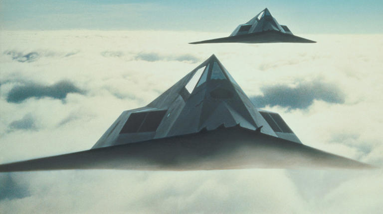 Why the F-117 Nighthawk was retired (but is still flying)