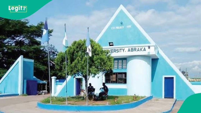 Video shows grand moment best graduating student of DELSU arrived at ...