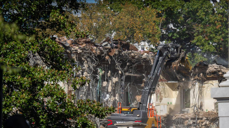 Trump drops toxic waste from White House construction project on public ...