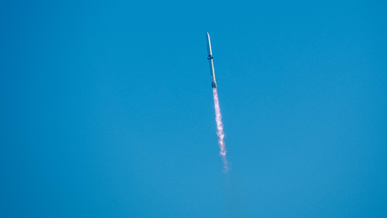 Blue Origin’s third New Glenn launch lands the booster but puts the ...