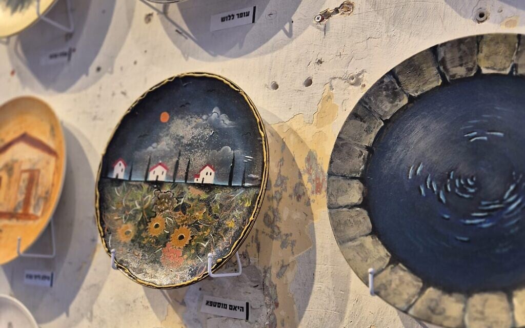 Artists paint dinner plates for lone soldier charity