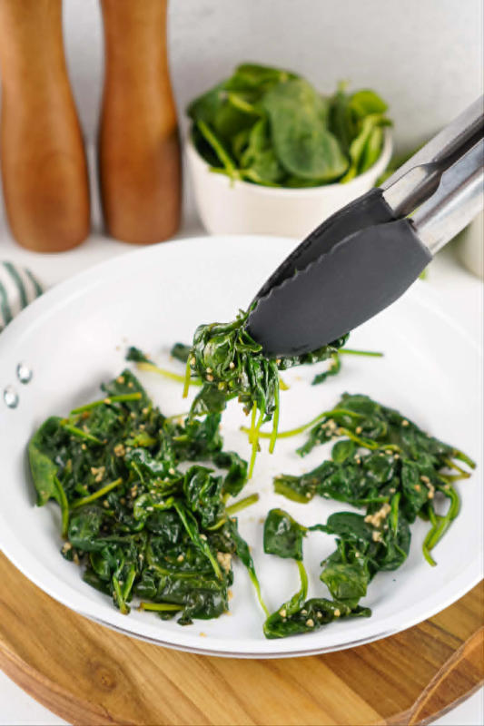 How to make sautéed spinach (simple & flavorful side dish)