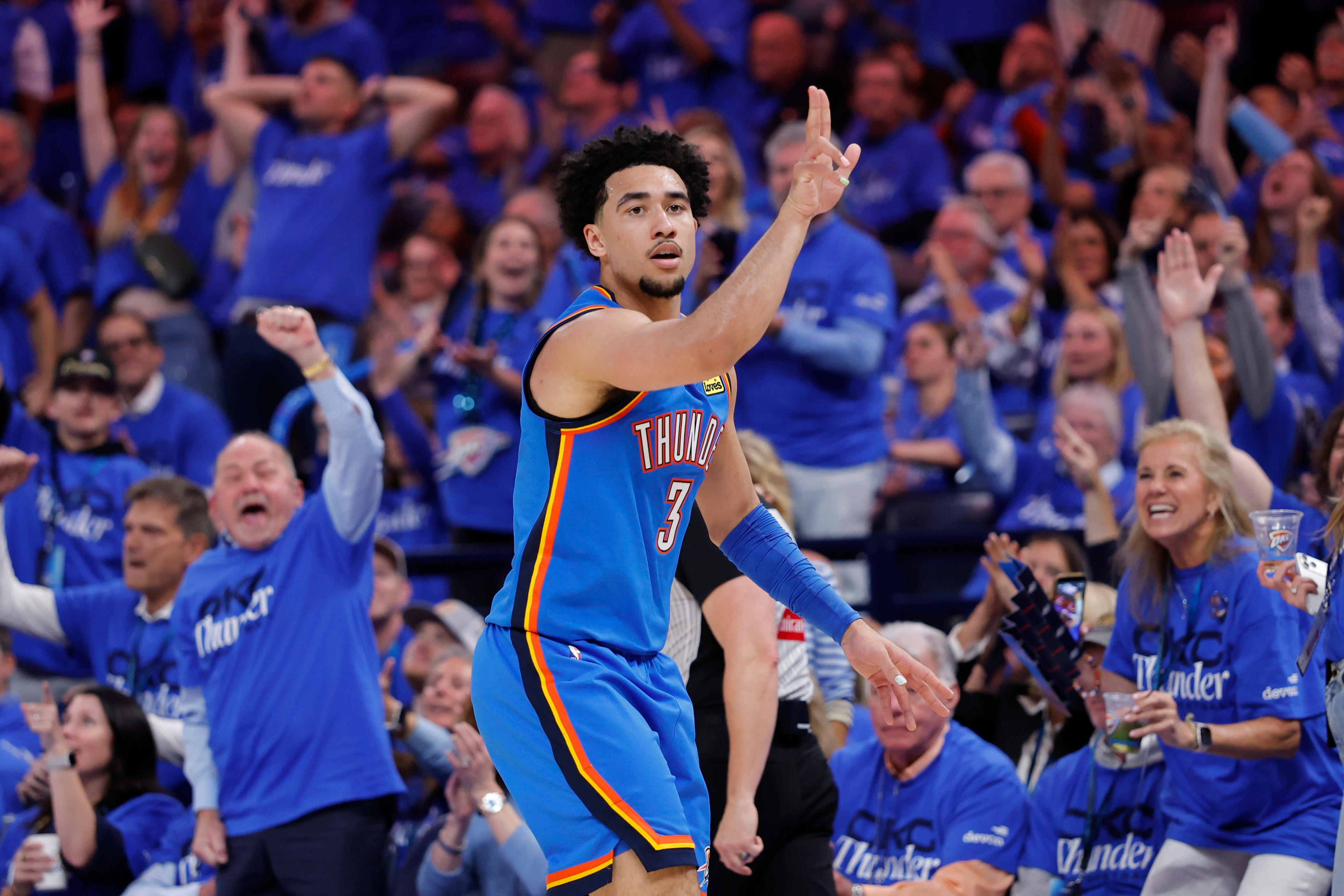 Former Duke guard knocks down four triples in Game 1 win over Lakers