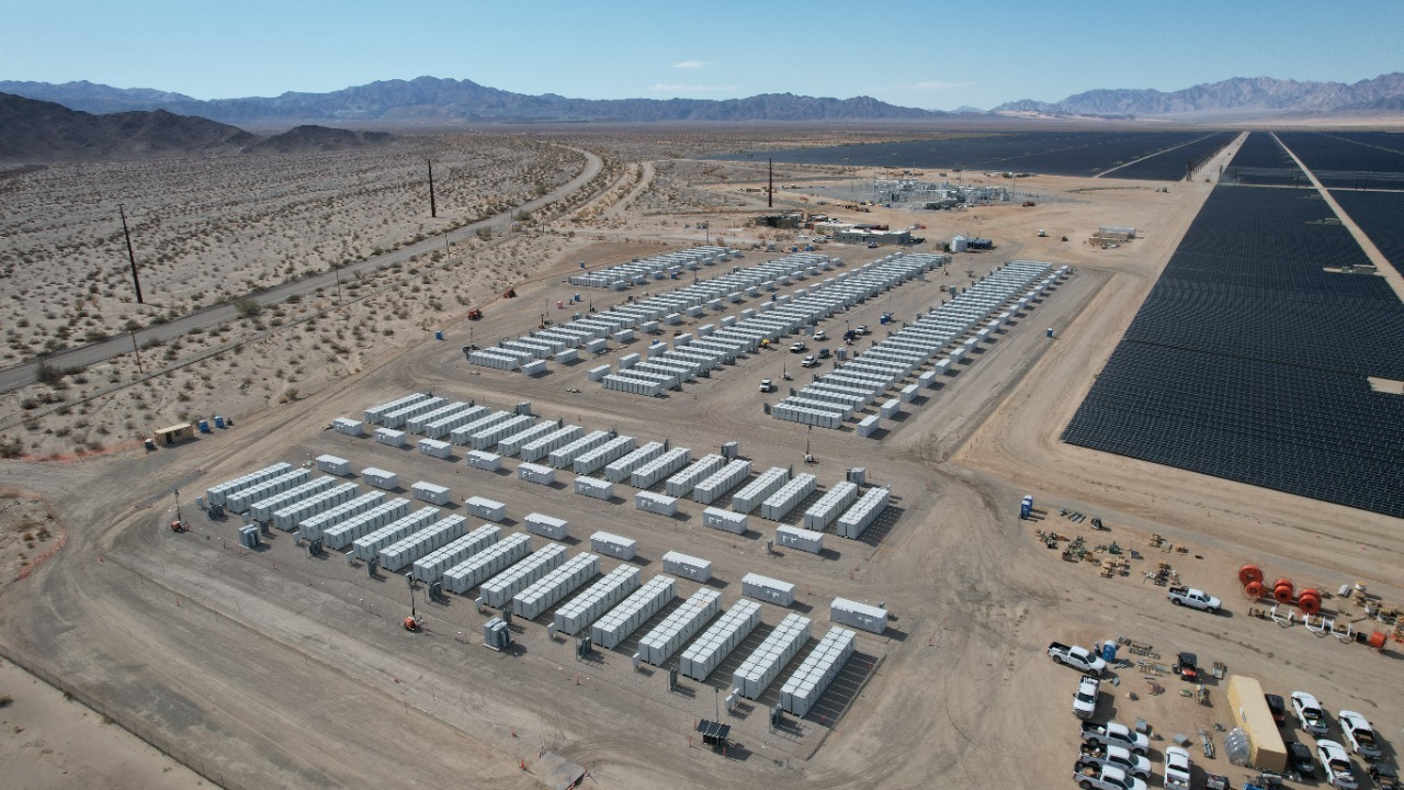 17,000 megawatts of battery storage now online in California — one ...