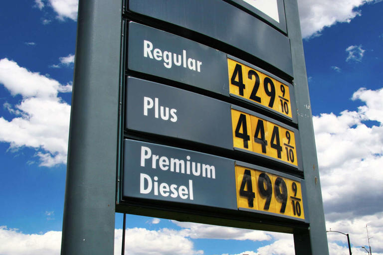Why gas prices are still rising even as oil and wholesale gasoline fall