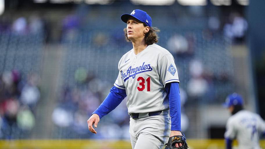 Dodgers' Tyler Glasnow exits game with apparent injury in concerning development